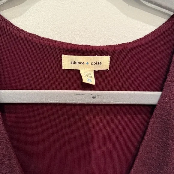 Urban Outfitters Women's Burgundy Sleeveless Top - Picture 3 of 3